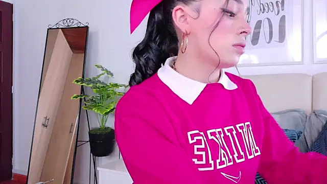 SaritaBratz online show from December 13, 2025, 8:25 pm