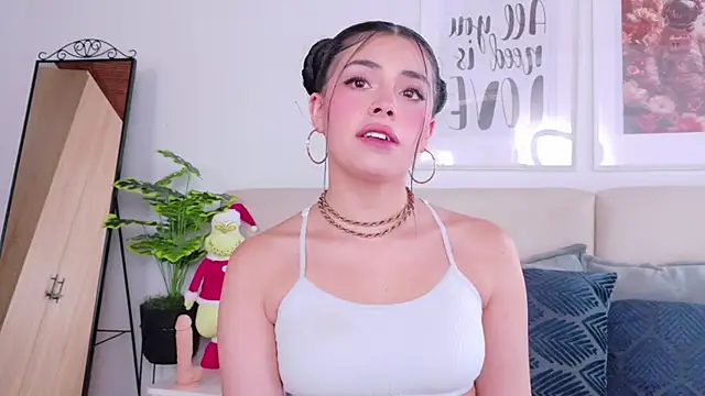 SaritaBratz online show from December 14, 2025, 9:19 pm