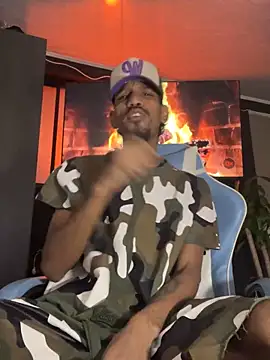 Snapshot of Miguel_bigcock chatting on March 5, 2025, 12:49 am Miguel bigcock online show from March 5, 2025, 12:49 am