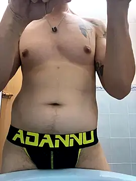 Snapshot of Lam_090123 chatting on September 26, 2025, 4:44 pm Lam 090123 online show from September 26, 2025, 4:44 pm