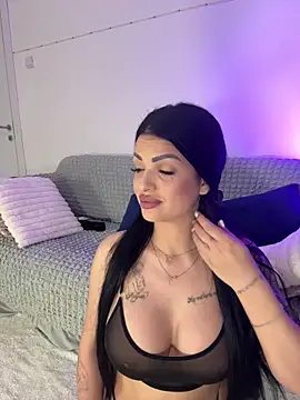 Snapshot of IrisRossie chatting on May 20, 2026, 5:35 am IrisRossie online show from May 20, 2026, 5:35 am