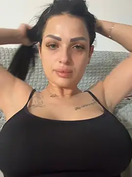 Snapshot of IrisRossie chatting on July 8, 2026, 8:08 am IrisRossie online show from July 8, 2026, 8:08 am