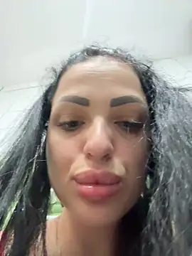 Snapshot of IrisRossie chatting on July 15, 2026, 5:45 am IrisRossie online show from July 15, 2026, 5:45 am