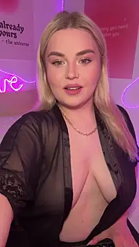Snapshot of April_Vancee chatting on June 2, 2026, 6:32 pm April Vancee online show from June 2, 2026, 6:32 pm