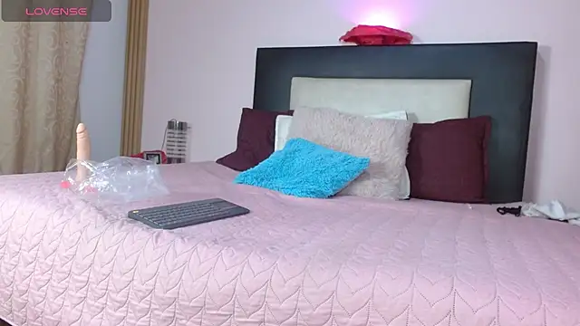 LorenaJoness online show from November 16, 2025, 2:44 pm