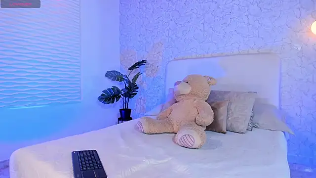 alanarouge online show from April 14, 2026, 2:56 pm