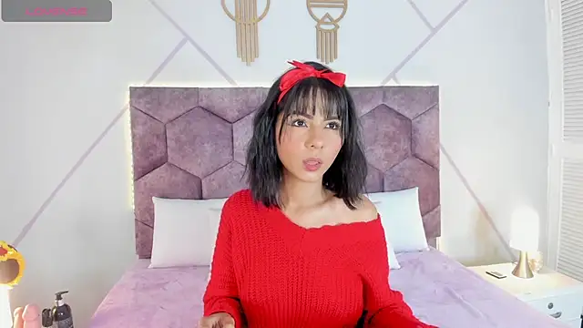 aurora collinss  online show from October 21, 2025, 12:39 pm