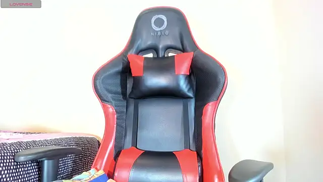 hot-nikol online show from November 15, 2025, 10:37 pm