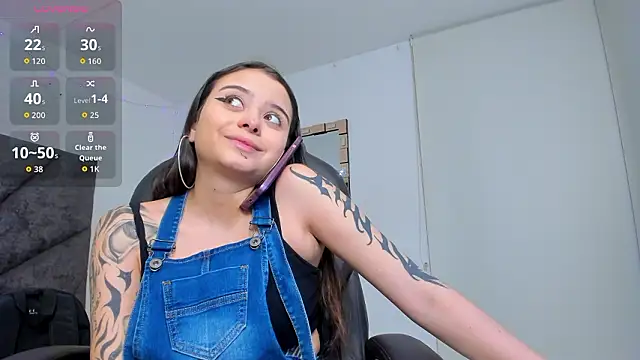 SaskiaGrendel online show from February 4, 2026, 12:05 am