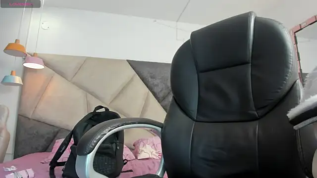 SaskiaGrendel online show from April 12, 2026, 12:04 am