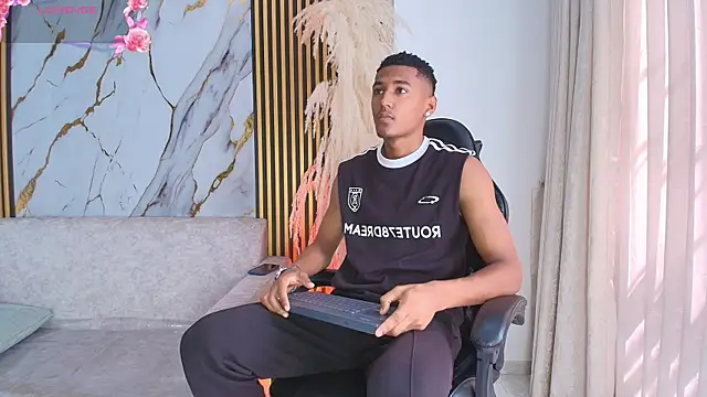 LexiAndDeker online show from December 1, 2025, 5:18 pm