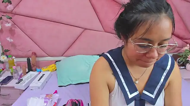  Violeta 18 online show from September 14, 2025, 4:22 am