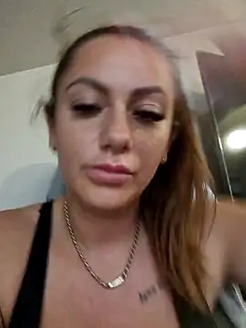 Jennifer24    online show from September 24, 2025, 9:45 am