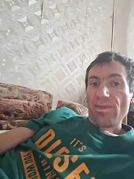 SereneBulge81 online show from September 25, 2025, 8:07 am