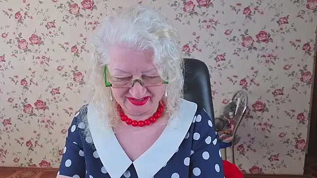 Maya Mayflower online show from April 18, 2026, 3:21 am