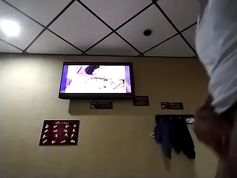 karlossan24 online show from February 15, 2026, 9:33 pm