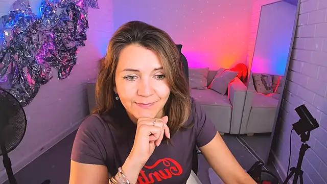 NicoleHitman online show from September 30, 2025, 9:25 am