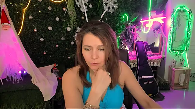 NicoleHitman online show from December 21, 2025, 9:16 am