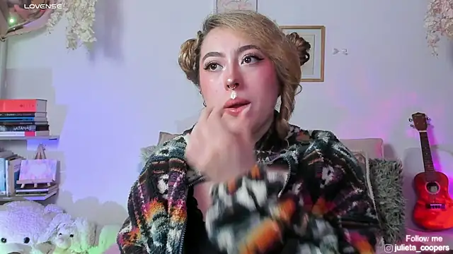 julieta cooper20 online show from March 31, 2026, 4:02 am