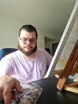 Snapshot of Edmund98 chatting on February 19, 2026, 2:13 pm Edmund98 online show from February 19, 2026, 2:13 pm