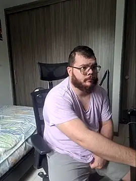 Snapshot of Edmund98 chatting on February 24, 2026, 1:53 pm Edmund98 online show from February 24, 2026, 1:53 pm