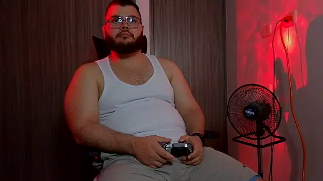 Snapshot of Edmund98 chatting on February 28, 2026, 4:13 am Edmund98 online show from February 28, 2026, 4:13 am