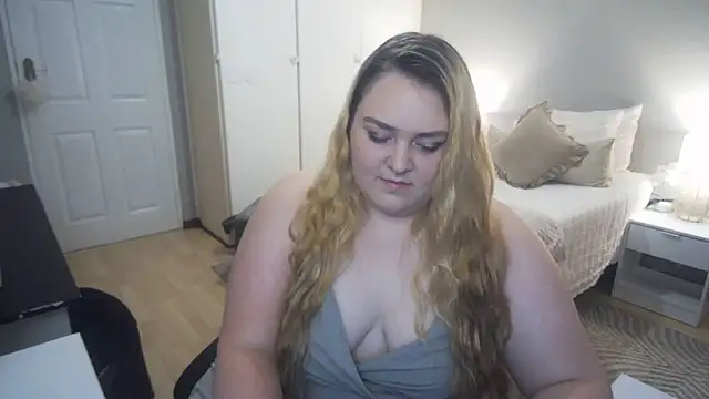 Snapshot of Neytjie chatting on November 18, 2025, 6:12 pm Neytjie online show from November 18, 2025, 6:12 pm