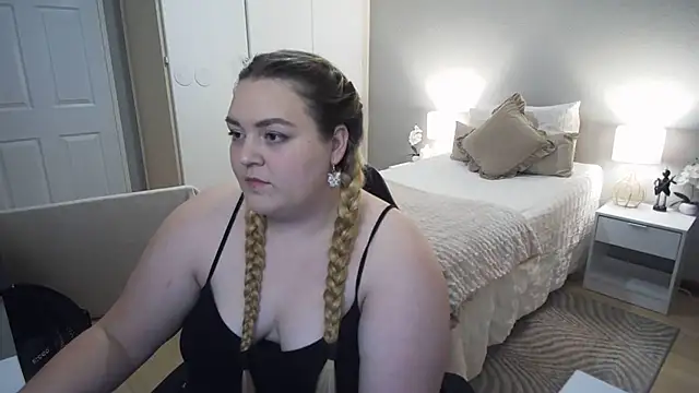 Snapshot of Neytjie chatting on November 22, 2025, 6:07 pm Neytjie online show from November 22, 2025, 6:07 pm