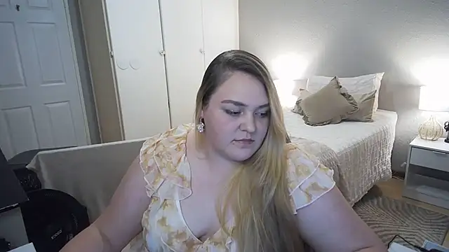 Snapshot of Neytjie chatting on November 26, 2025, 5:47 pm Neytjie online show from November 26, 2025, 5:47 pm