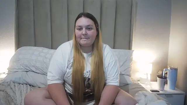 Snapshot of Neytjie chatting on May 21, 2026, 5:20 pm Neytjie online show from May 21, 2026, 5:20 pm
