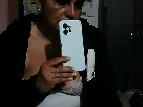 Snapshot of BiancaSteel chatting on July 2, 2026, 11:44 pm BiancaSteel online show from July 2, 2026, 11:44 pm