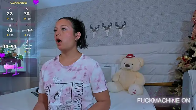 LeilaHiuston online show from November 17, 2025, 7:19 pm