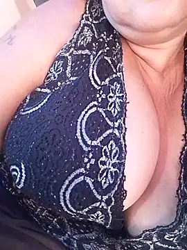 Sandra42 online show from April 22, 2026, 10:17 am