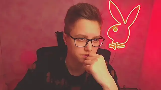 Bella Swannn online show from March 12, 2025, 12:57 pm