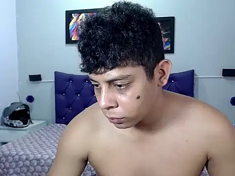 Alejandroo 22 online show from September 26, 2025, 3:49 pm