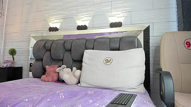 jade heartt online show from November 7, 2025, 6:52 pm