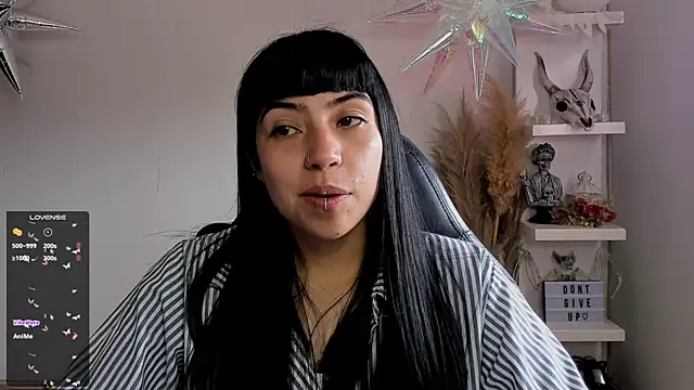 Snapshot of Saraa_Desiree chatting on March 8, 2025, 9:40 pm Saraa Desiree online show from March 8, 2025, 9:40 pm