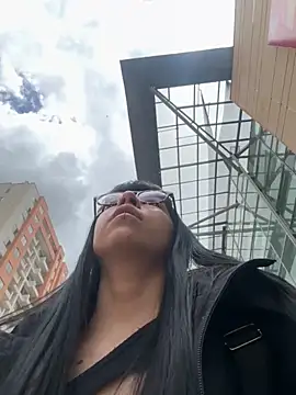 Snapshot of Saraa_Desiree chatting on September 25, 2025, 4:32 pm Saraa Desiree online show from September 25, 2025, 4:32 pm