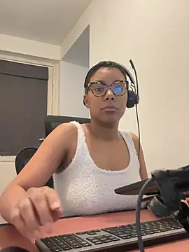 Melia Rayne online show from March 3, 2026, 11:16 am