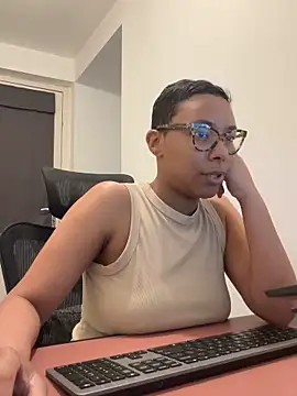 Melia Rayne online show from April 2, 2026, 10:24 am