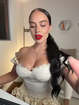 Snapshot of ValentinaMilann chatting on May 22, 2026, 12:51 am ValentinaMilann online show from May 22, 2026, 12:51 am