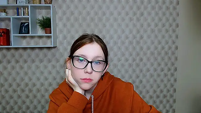 Snapshot of _MiraGold_ chatting on November 12, 2025, 7:20 am MiraGold online show from November 12, 2025, 7:20 am