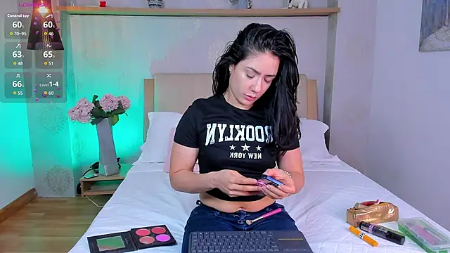 isabella winkler online show from October 12, 2025, 2:27 pm