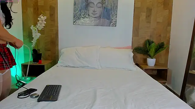 isabella winkler online show from December 3, 2025, 3:54 pm