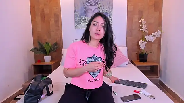 isabella winkler online show from March 13, 2026, 10:33 am