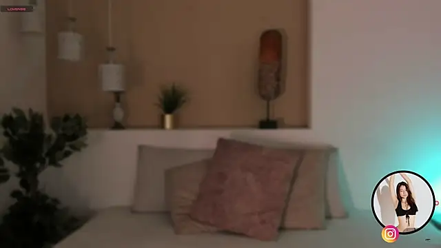 alison222  online show from October 13, 2025, 7:47 pm