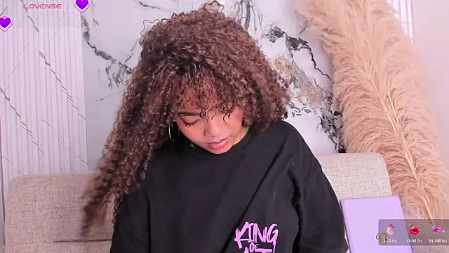 SarahLynn7 online show from April 22, 2026, 7:15 pm