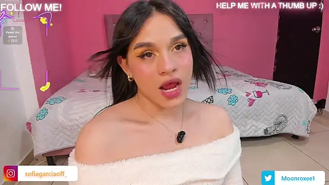 Snapshot of Moonroxe_ chatting on April 29, 2026, 9:54 pm Moonroxe online show from April 29, 2026, 9:54 pm