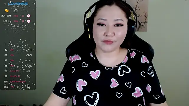 Snapshot of LisaAsianFlower chatting on April 24, 2026, 5:21 am LisaAsianFlower online show from April 24, 2026, 5:21 am