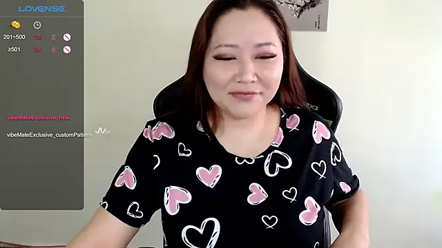 Snapshot of LisaAsianFlower chatting on May 19, 2026, 5:03 am LisaAsianFlower online show from May 19, 2026, 5:03 am